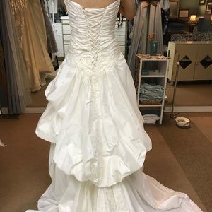 Additional pictures of ivory wedding dress